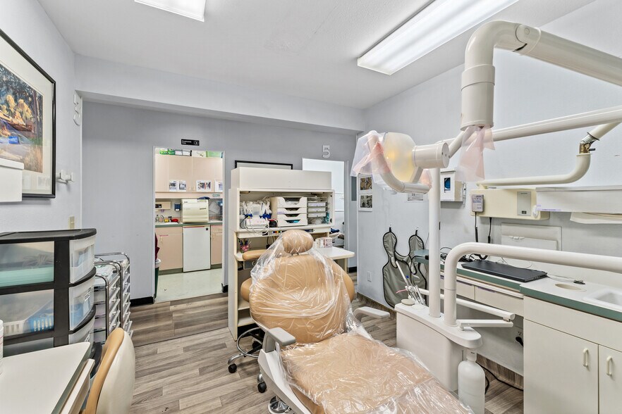 More Photos Of 235 W Noble Ave, Visalia Medical For Sale