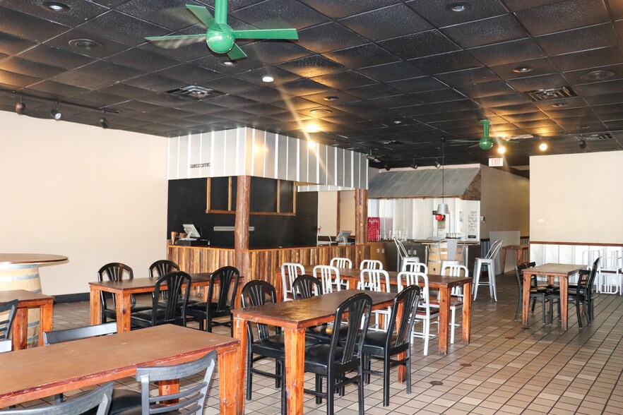More Photos Of 14209 W Newberry Rd, Newberry Restaurant For Lease