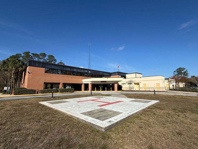 More Photos Of 922 E Call St, Starke Hospital For Lease