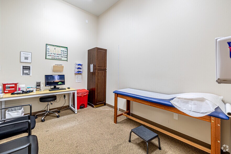 More Photos Of 7177-7201 S George Blvd, Sebring Medical For Sale