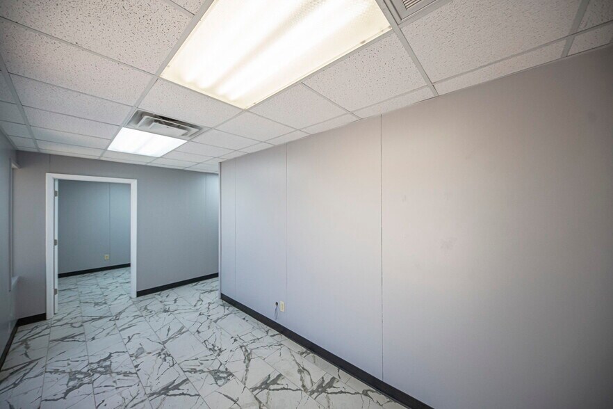 More Photos Of 850 W I-20, Penwell Warehouse For Lease