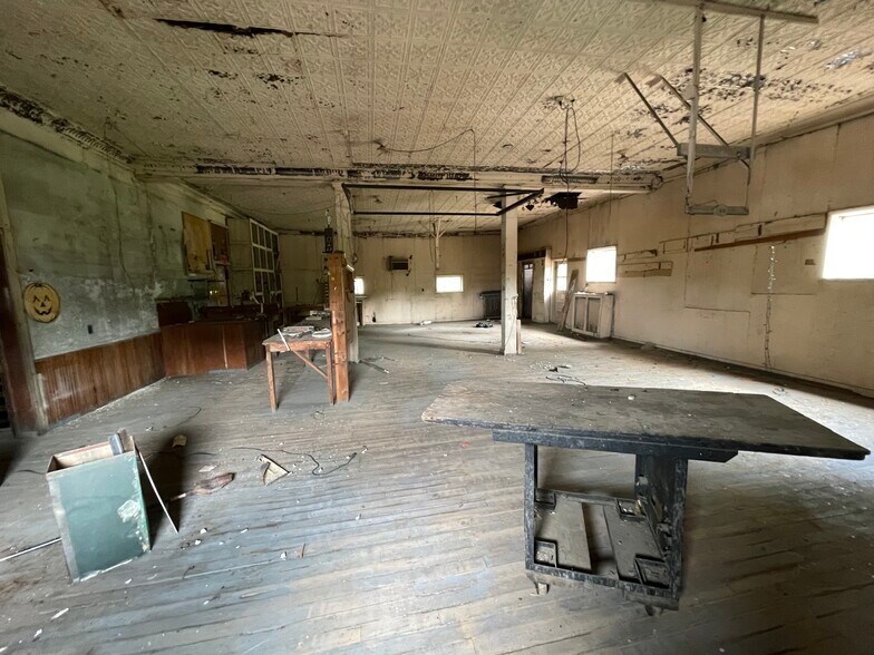 More Photos Of 786 Main St, Simpson Office For Sale