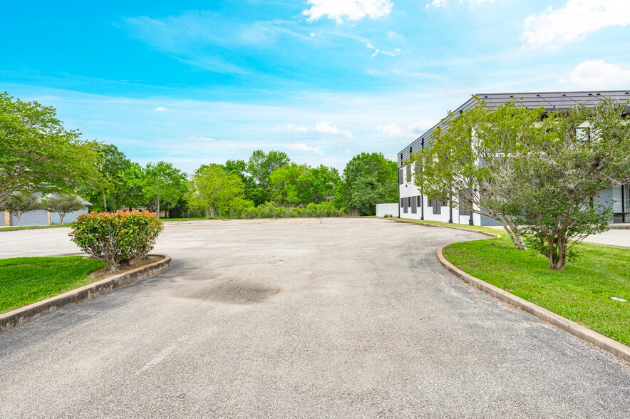 More Photos Of 310 Friendswood Dr, Friendswood Land For Lease