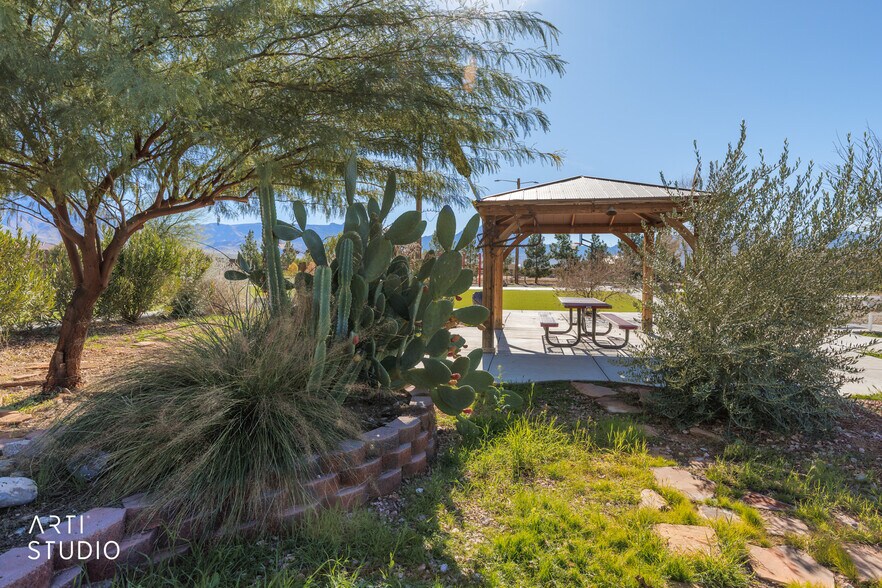 More Photos Of 3767 S Scenic Blvd, Littlefield Flex For Sale