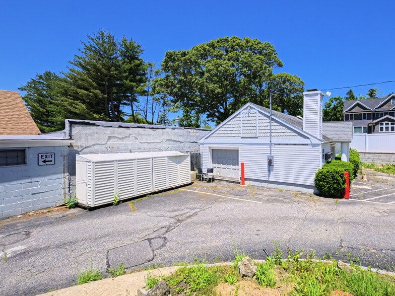 More Photos Of 125 E Jericho Tpke, Huntington Station Freestanding For Lease