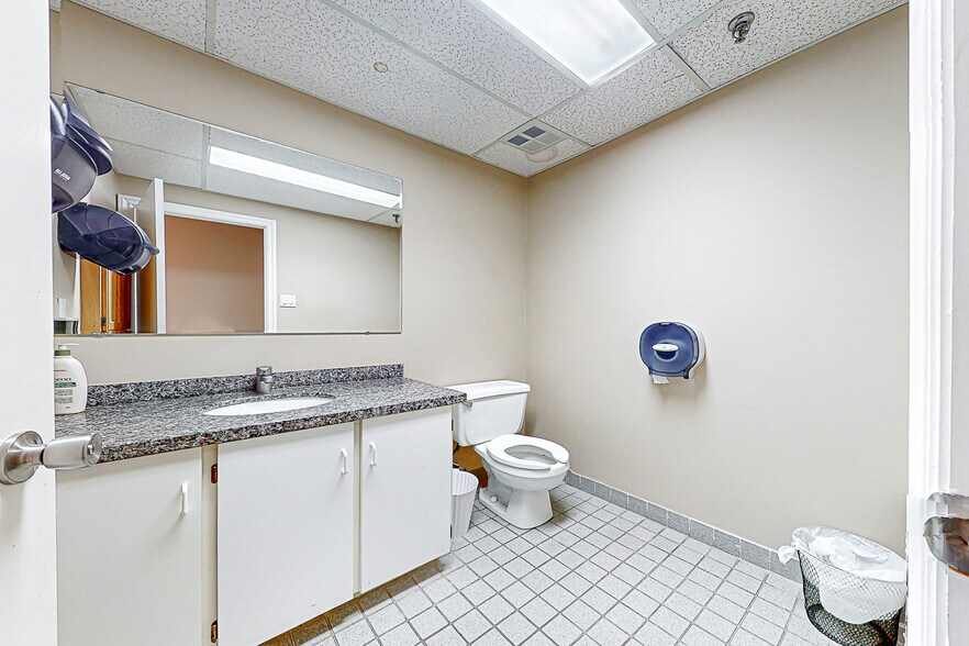 More Photos Of 335 Renfrew Dr, Markham Medical For Sale