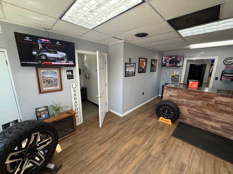More Photos Of 538 Vischer Ferry Rd, Clifton Park Auto Repair For Lease