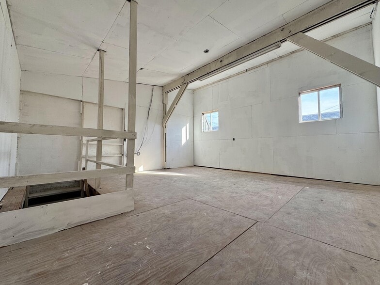 More Photos Of 390 Moffitt Blvd, Islip Warehouse For Sale