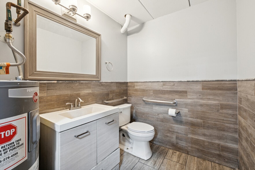 More Photos Of 3438-3446 Snelling Ave S, Minneapolis Distribution For Lease