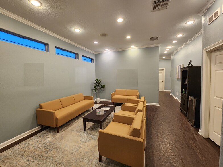 More Photos Of 225 E Edgewood Dr, Friendswood Hospital For Lease