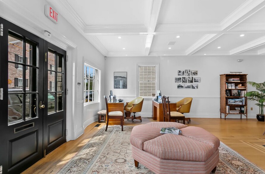 More Photos Of 656 Harbor Rd, Southport Office For Lease