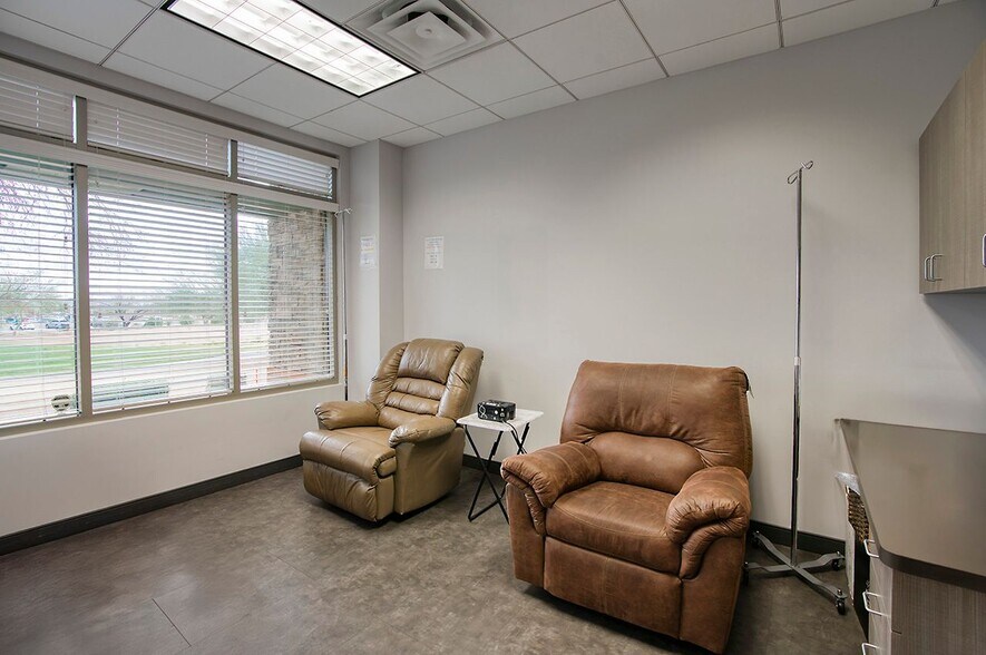 More Photos Of 8765 E Bell Rd, Scottsdale Loft Creative Space For Sale