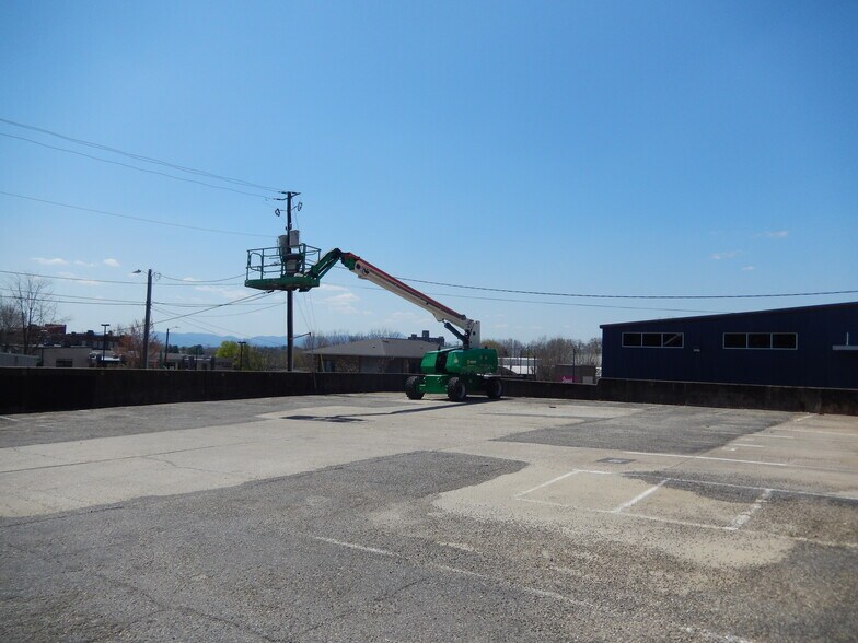 More Photos Of 46 Aston St, Asheville Light Manufacturing For Lease