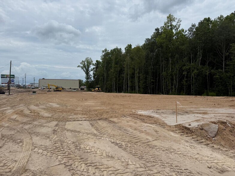 More Photos Of 205 – 215 Commercial Dr., Rincon Service For Lease