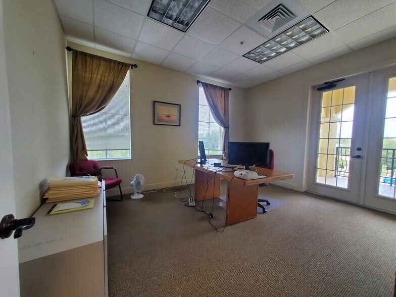 More Photos Of 2639 Fruitville Rd, Sarasota Medical For Lease