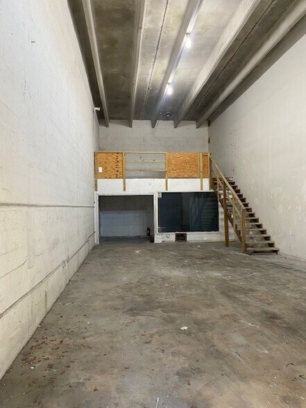 More Photos Of 1209 Gateway Rdg, Lake Park Warehouse For Sale