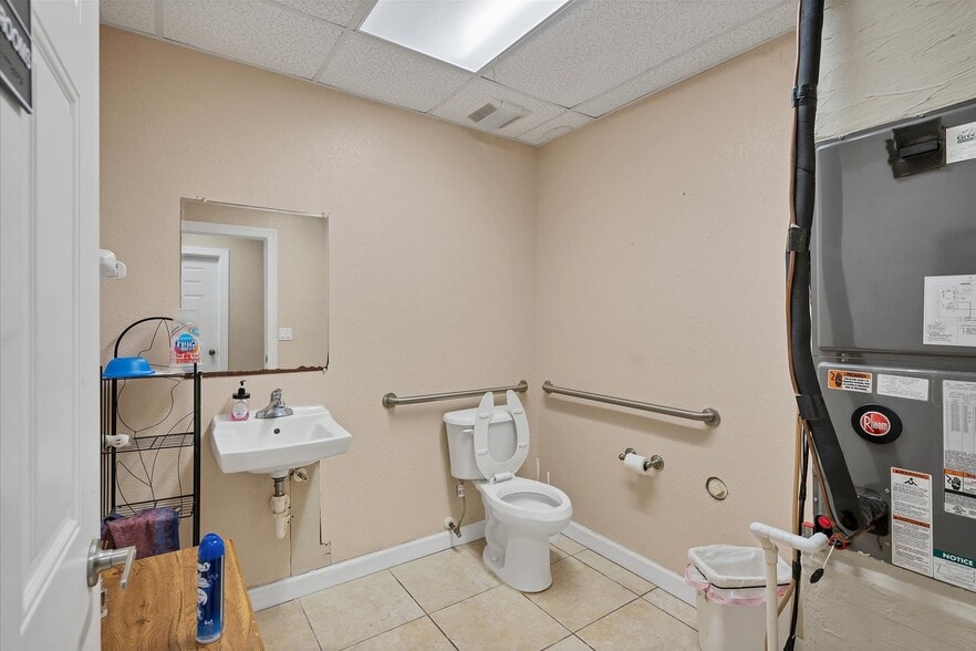 More Photos Of 3937-3957 Broadway Ave, Fort Myers Storefront Retail Residential For Sale