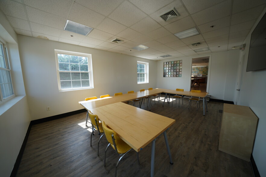 More Photos Of 1 Lexington & Revere Ave, Bethpage Warehouse For Sale