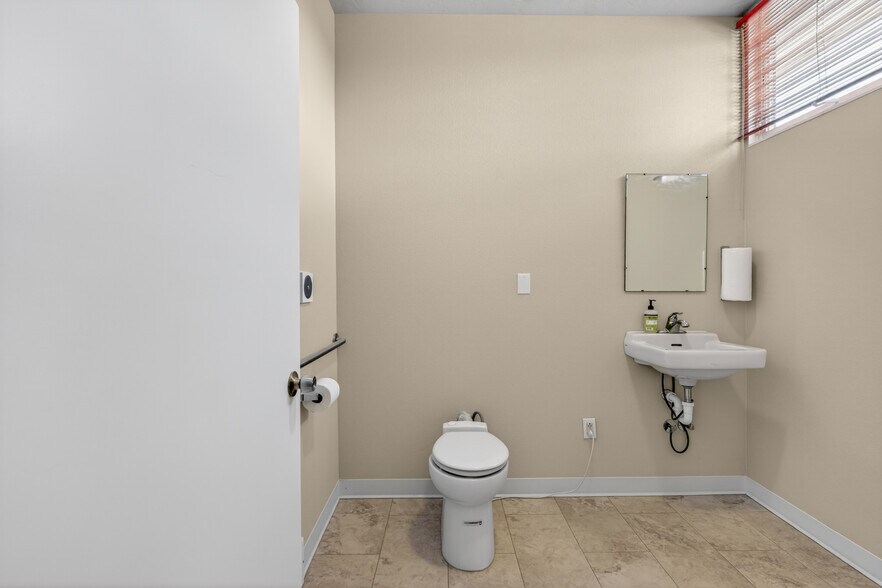 More Photos Of 619 Diagonal St, Clarkston Medical For Sale