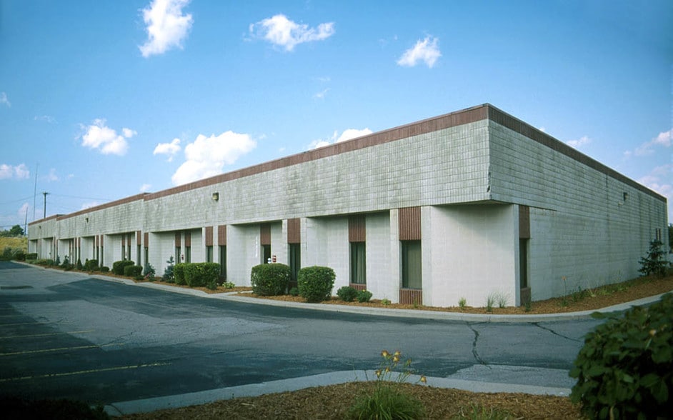 More Photos Of 24025-24043 Research Dr, Farmington Hills Light Manufacturing For Lease