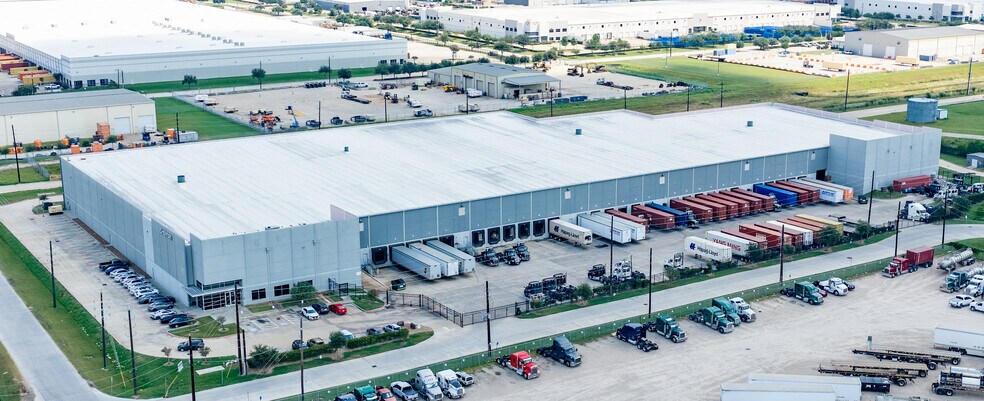 More Photos Of 4811 Underwood Rd, Pasadena Warehouse For Lease