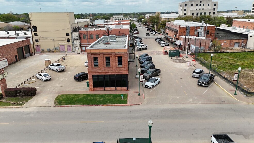 More Photos Of 101 Simonton St, Conroe Loft Creative Space For Lease