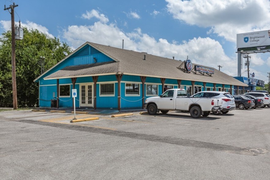 More Photos Of 7911 Culebra Rd, San Antonio Restaurant For Sale