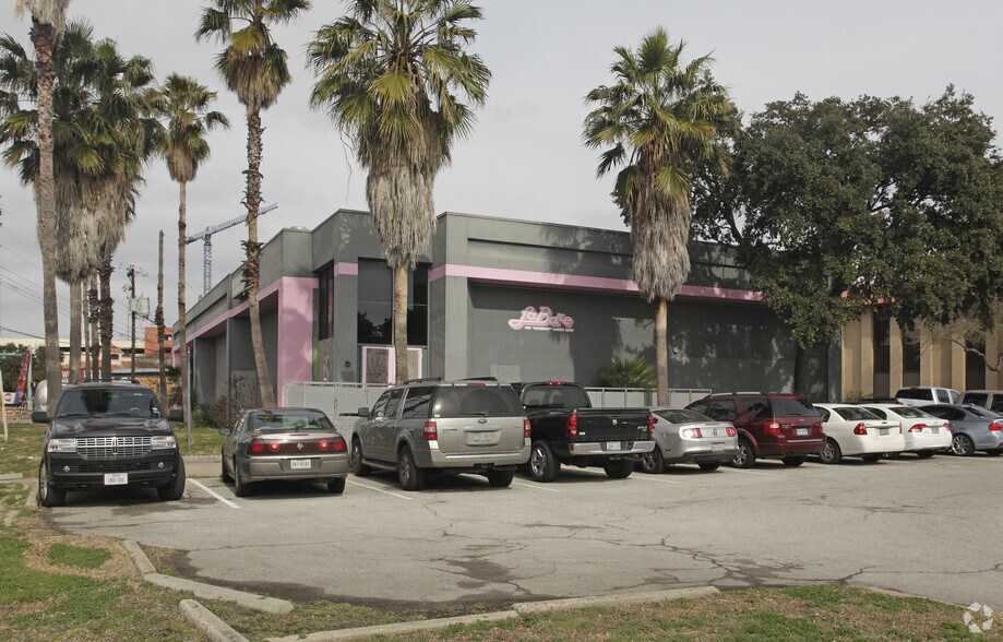 Primary Photo Of 110 E Riverside Dr, Austin Freestanding For Lease