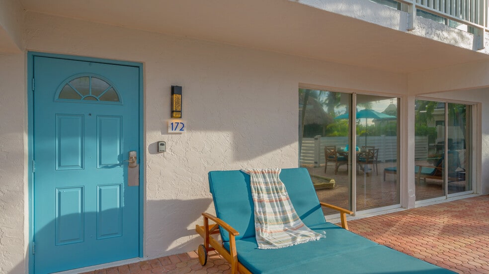 More Photos Of 104 Avenida Veneccia, Siesta Key Multifamily For Sale