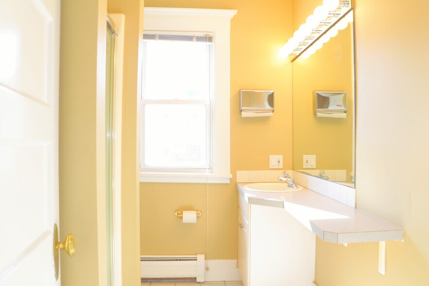 More Photos Of 1480 Bedford St, Stamford Office For Lease