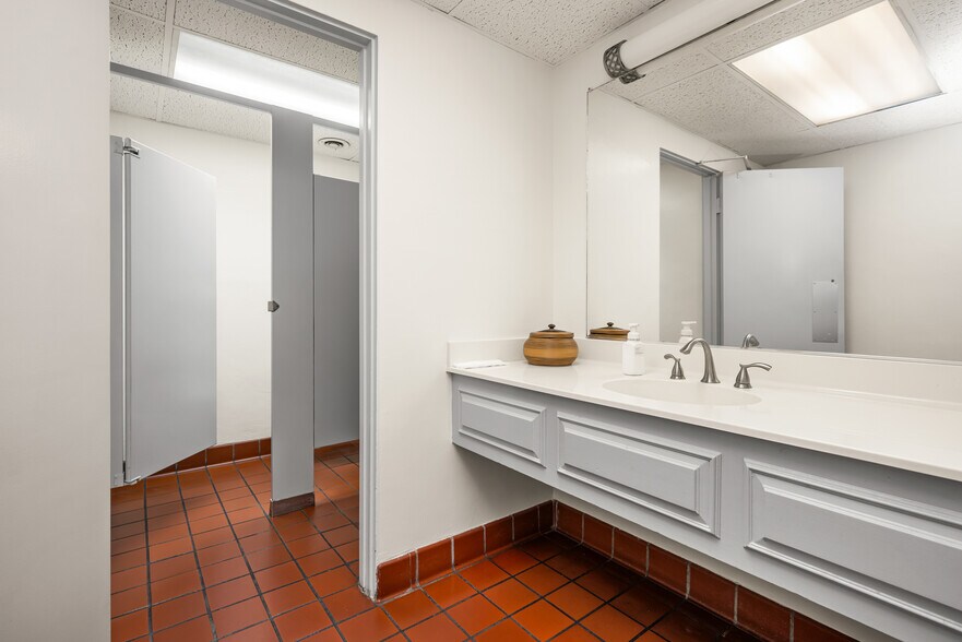 More Photos Of 1661 E Chapman Ave, Fullerton Office For Sale