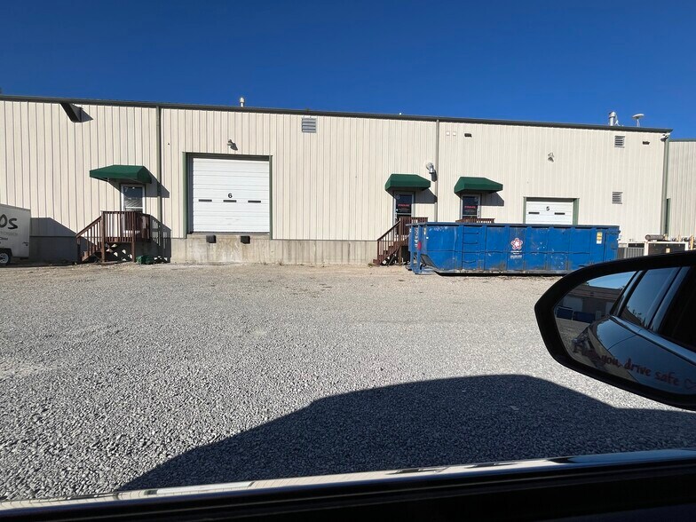 More Photos Of 6244 Old Lagrange Rd, Crestwood Warehouse For Lease