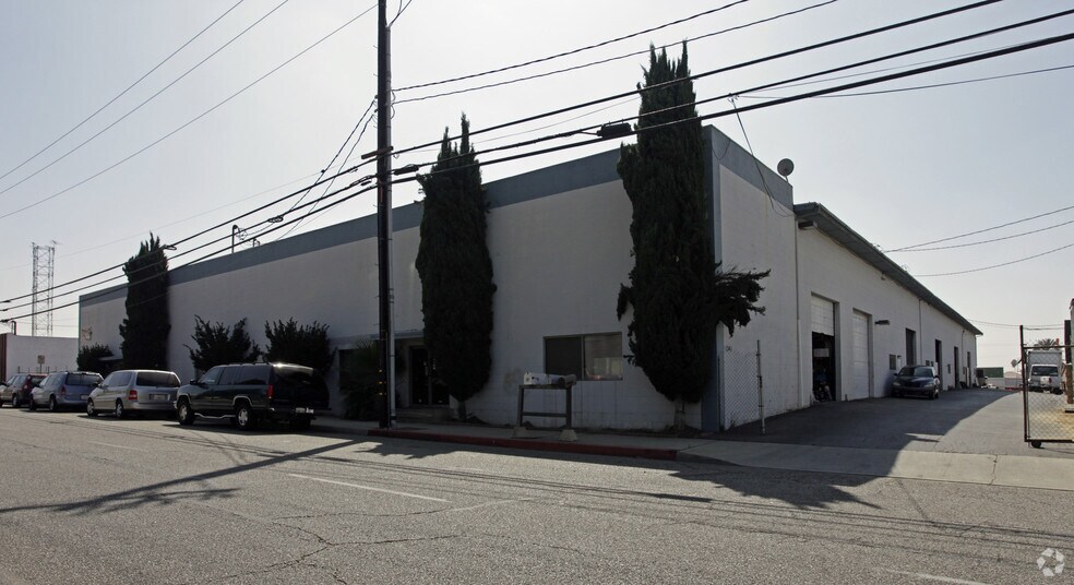 More Photos Of 1339-1341 W Brooks St, Ontario Warehouse For Lease