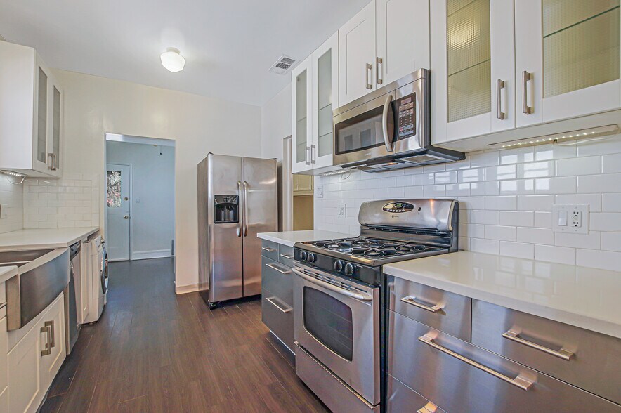 More Photos Of 1074 S Genesee Ave, Los Angeles Apartments For Sale