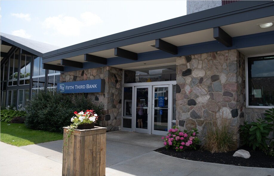 Primary Photo Of 123 W Main St, Gaylord Bank For Sale