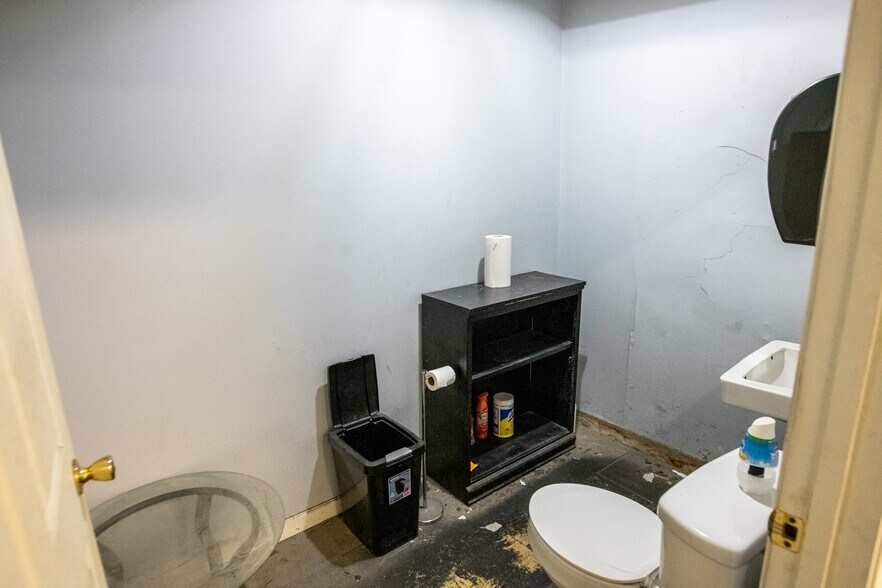 More Photos Of 398 Direct Connection Dr, Rossville Industrial For Lease