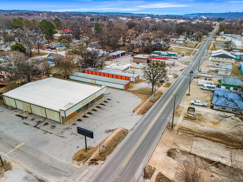 More Photos Of 858 N Central Ave, Batesville Freestanding For Lease