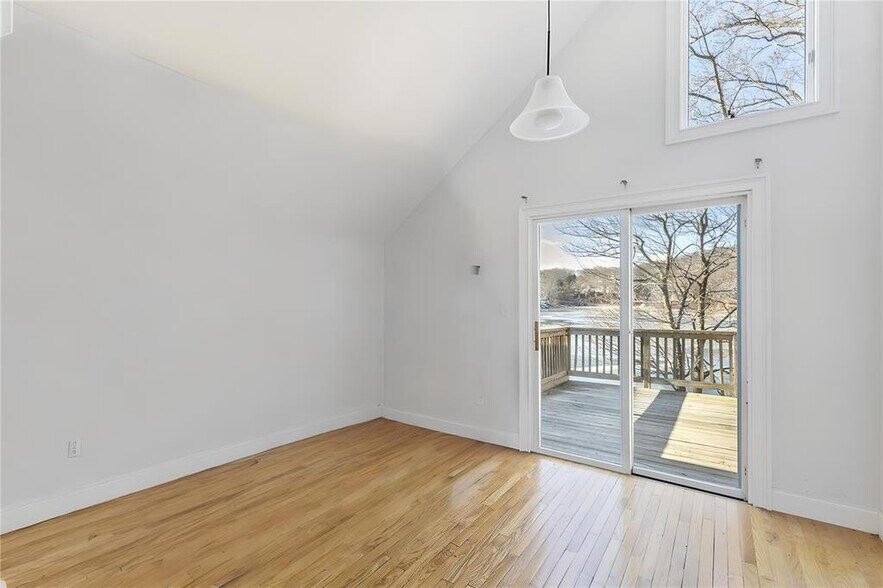 More Photos Of 123 Lake Dr, Lake Peekskill Storefront For Sale