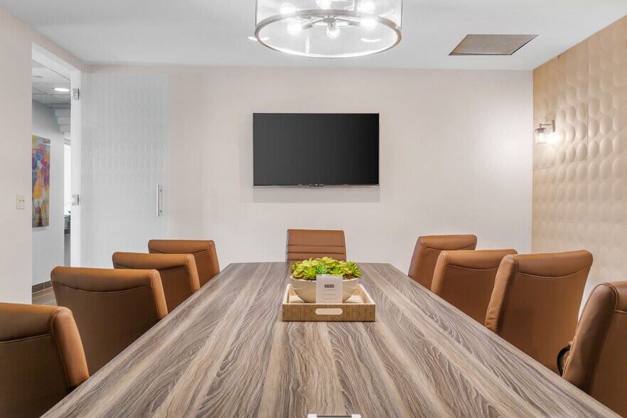 More Photos Of 1 E Broward Blvd, Fort Lauderdale Coworking Space