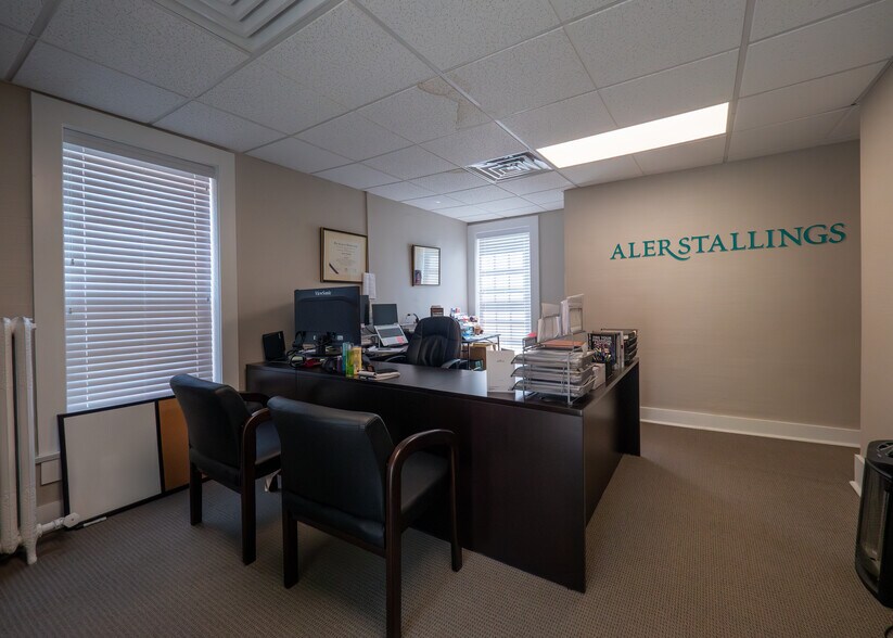 More Photos Of 15 N Franklin St, Delaware Office For Sale