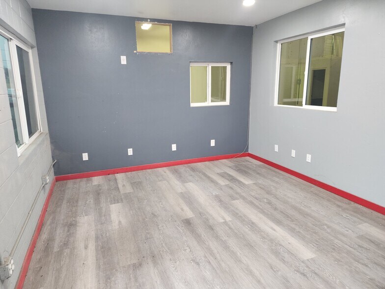 More Photos Of 1501 E Tulare Ave, Tulare Flex For Lease