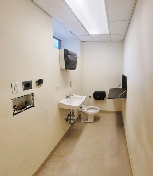 More Photos Of 5676-5678 Riverdale Ave, Bronx Office For Lease