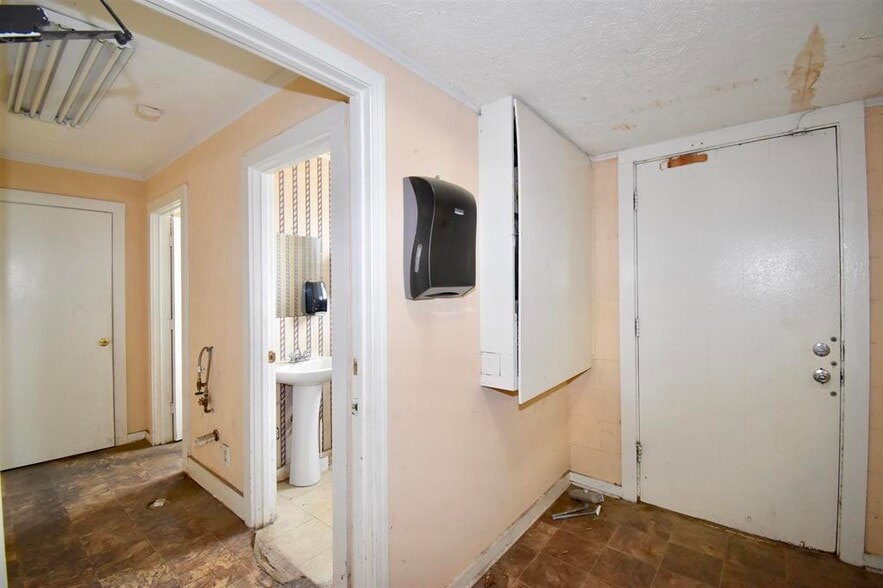 More Photos Of 205 Bellvue St, Jackson Warehouse For Lease