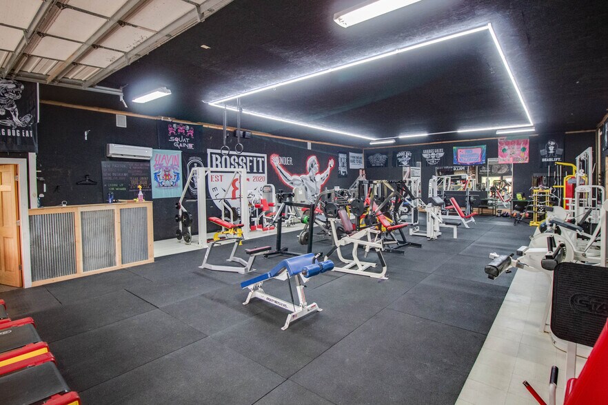 More Photos Of 405 Fulton St, White Hall Flex For Sale