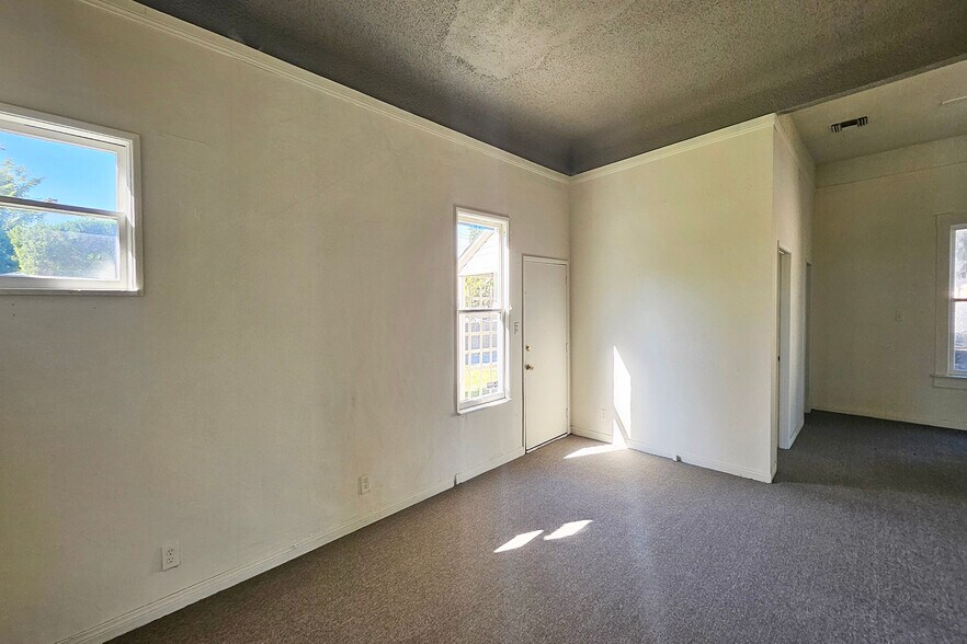 More Photos Of 1101 W Burbank Blvd, Burbank Office Residential For Lease