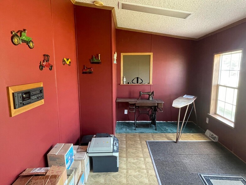More Photos Of 403 S Melville St, Rensselaer Manufacturing For Sale