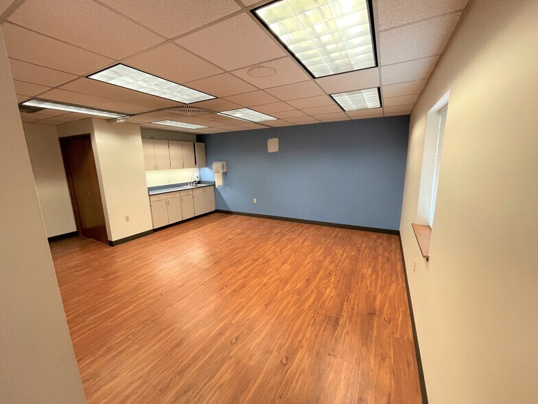 More Photos Of 502 54th Ave E, Fife Office For Lease