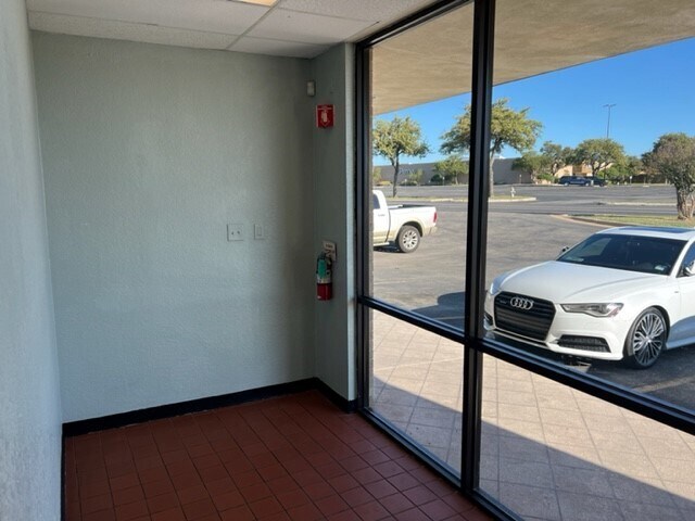 More Photos Of 2301 E Central Texas Expressway, Killeen Storefront For Lease