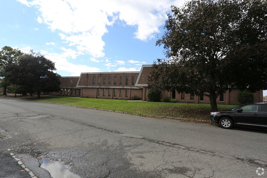 Primary Photo Of 12-18 Gloria Ln, Fairfield Warehouse For Lease