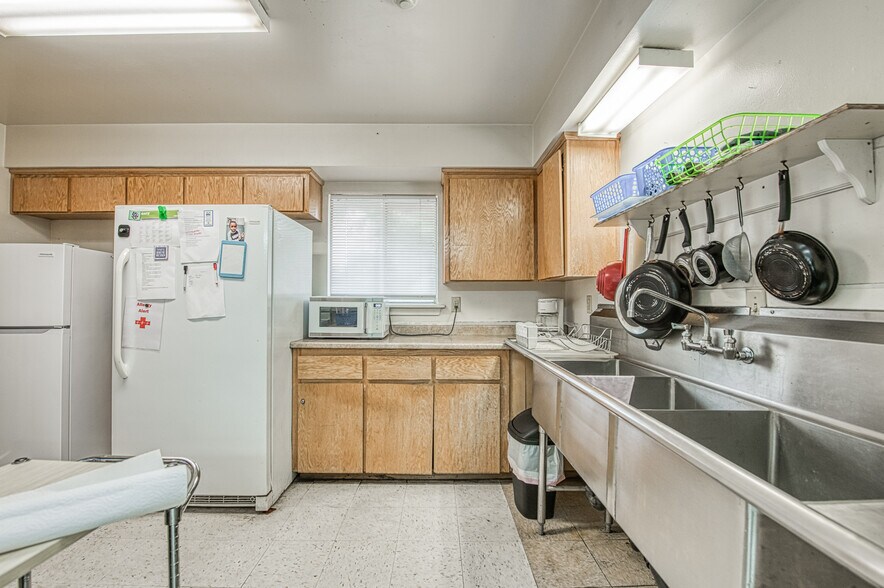 More Photos Of 3311-3315 E Sierra Madre Ave, Fresno Daycare Center For Sale